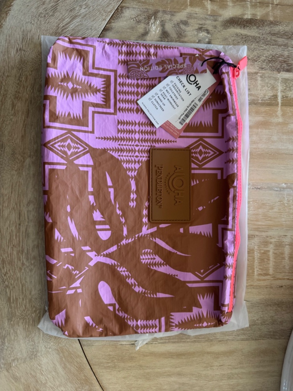 ALOHA Collection x Pendleton Special Edition Peony/Toffee Mid Pouch BNWT in bag - Picture 5 of 6